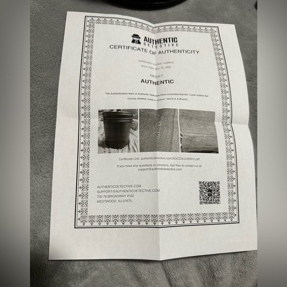 Louis Vuitton Black Epi Leather Noir
Cannes Vanity Case. Like New! 🔥 - Picture 15 of 16